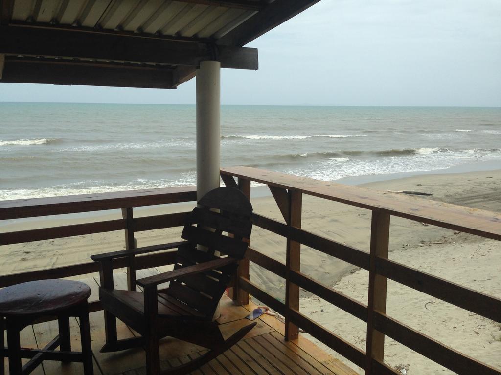 La Delphina Bed And Breakfast Bar And Grill La Ceiba Exterior photo